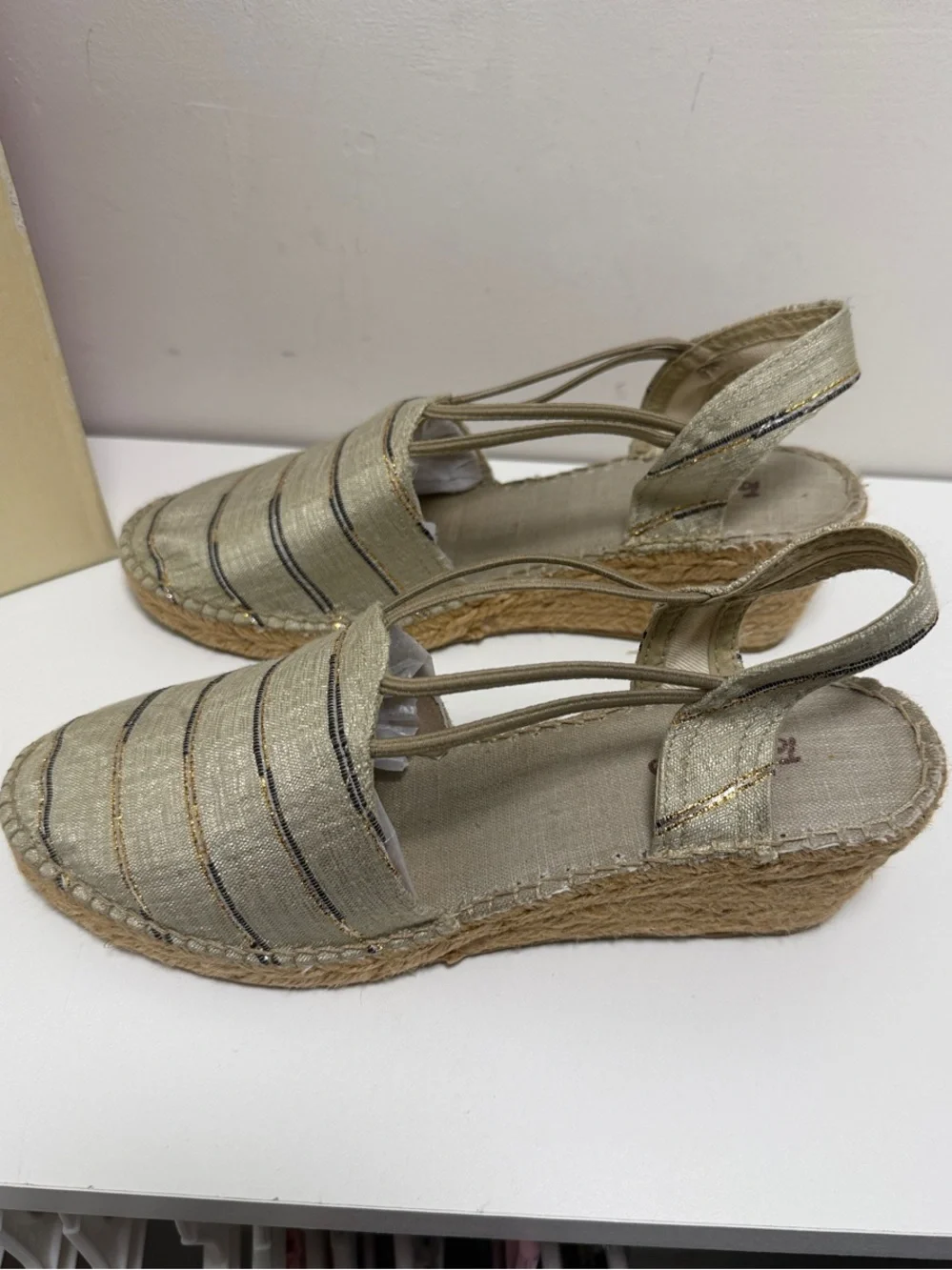 Espadrille Slingback Wedge in Light green with Metallic Stripes, elastic straps